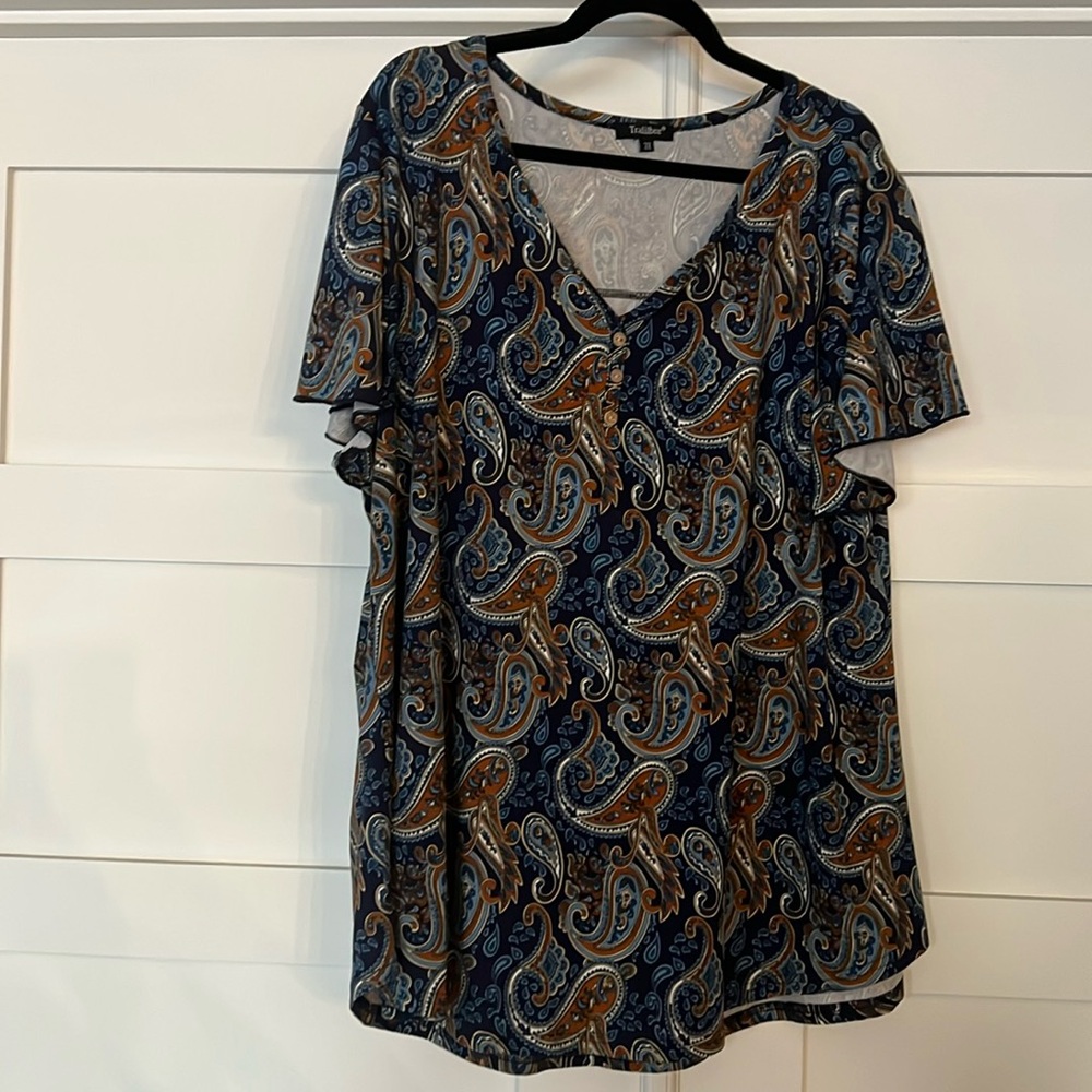 Trailbee Paisley Print Short Sleeve Top